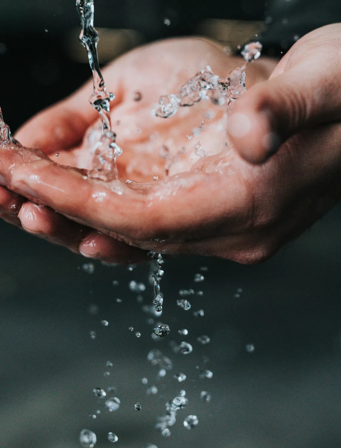 Does Water Have Sugar? A Clear Guide